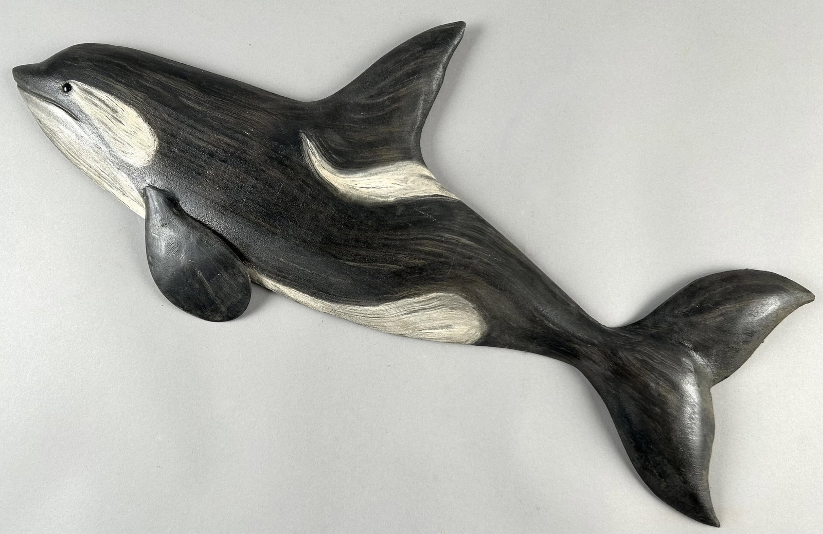 ROGER MITCHELL CARVED WOODEN ORCA PLAQUE Massachusetts, Contemporary Length 24". (1 of 2)