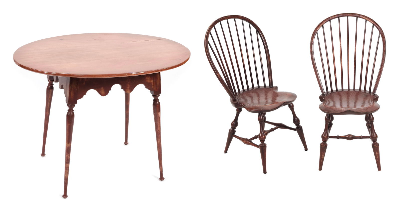 D.R. DIMES TAVERN TABLE AND PAIR OF WINDSOR CHAIRS New Hampshire, 20th Century Table height 29". Top (1 of 4)