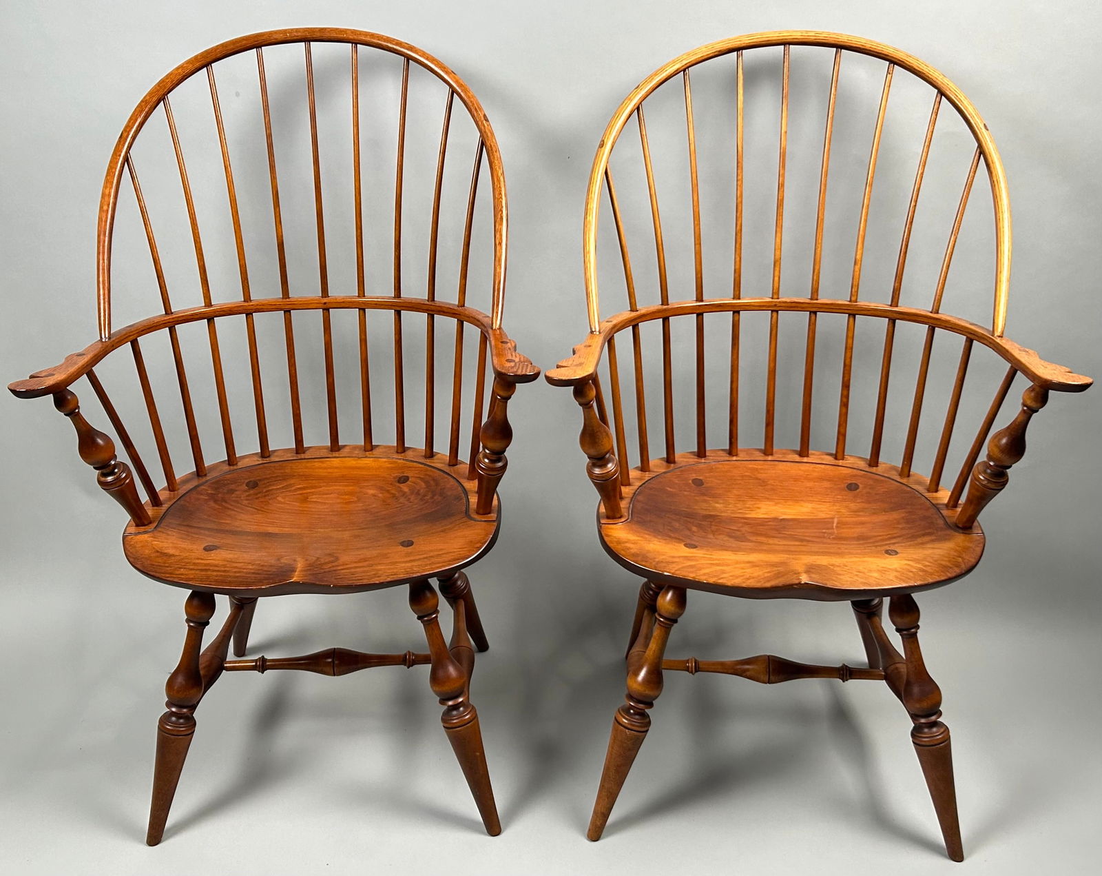 PAIR OF D.R. DIMES BOWBACK WINDSOR ARMCHAIRS New Hampshire, 20th Century Back heights 41". Seat (1 of 4)
