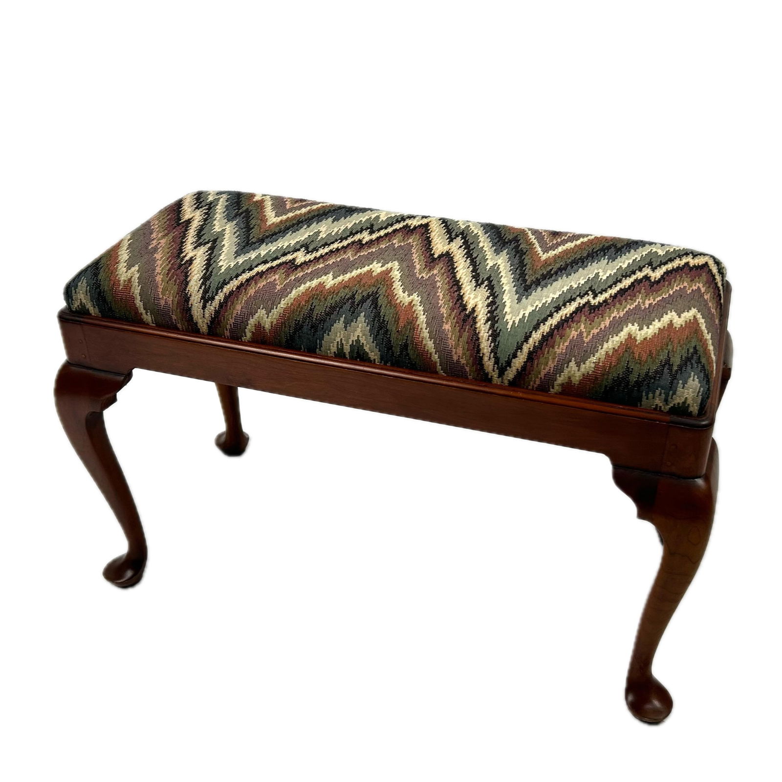 ELDRED WHEELER QUEEN ANNE-STYLE BENCH Massachusetts, 20th Century Height 20". Length 31". (1 of 3)