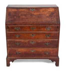 CHIPPENDALE SLANT-LID DESK New England, Late 18th Century Height 42". Width 37" at molding. Depth