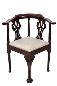 CHIPPENDALE CORNER CHAIR Massachusetts, Circa 1780 Back height 31.25". Seat height 19".
