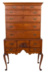 QUEEN ANNE HIGHBOY New England, 18th Century Height 70.25". Width 39.5". Depth 20.5".