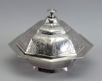 LOWS, BALL & CO. AMERICAN COIN SILVER OCTAGONAL COVERED BUTTER DISH Boston, Circa 1845 Approx. 19.8