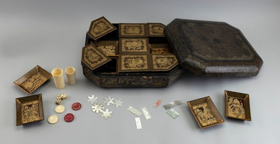 CHINESE EXPORT BLACK AND GILT LACQUER GAMES BOX Mid-19th Century Height 4.75". Width 15". Depth