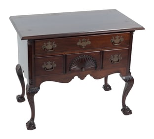 WALLACE NUTTING CHIPPENDALE LOWBOY Framingham, Massachusetts, 20th Century Height 30". Width 36".