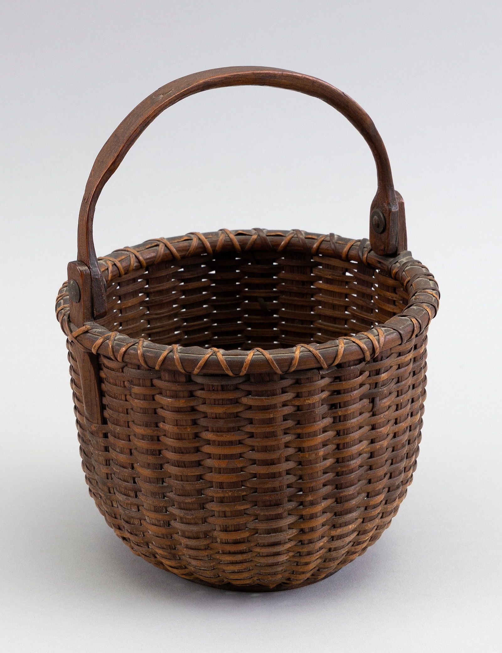 EARLY NANTUCKET BASKET 19th Century Height 4.5". (1 of 4)