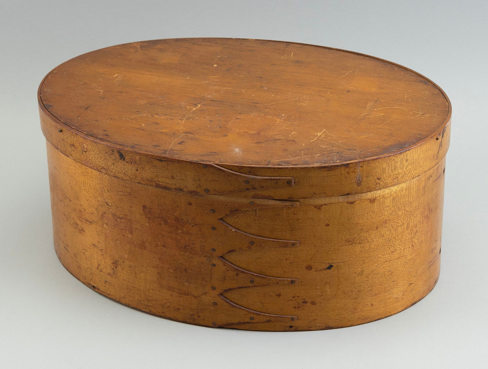 LARGE SHAKER MEASURE Late 19th/Early 20th Century Height 6.5". Length 15". Width 10.75". (1 of 5)