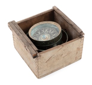 RARE WHALEBOAT DRY CARD COMPASS 19th Century Height 5". Width 7.5". Depth 7".
