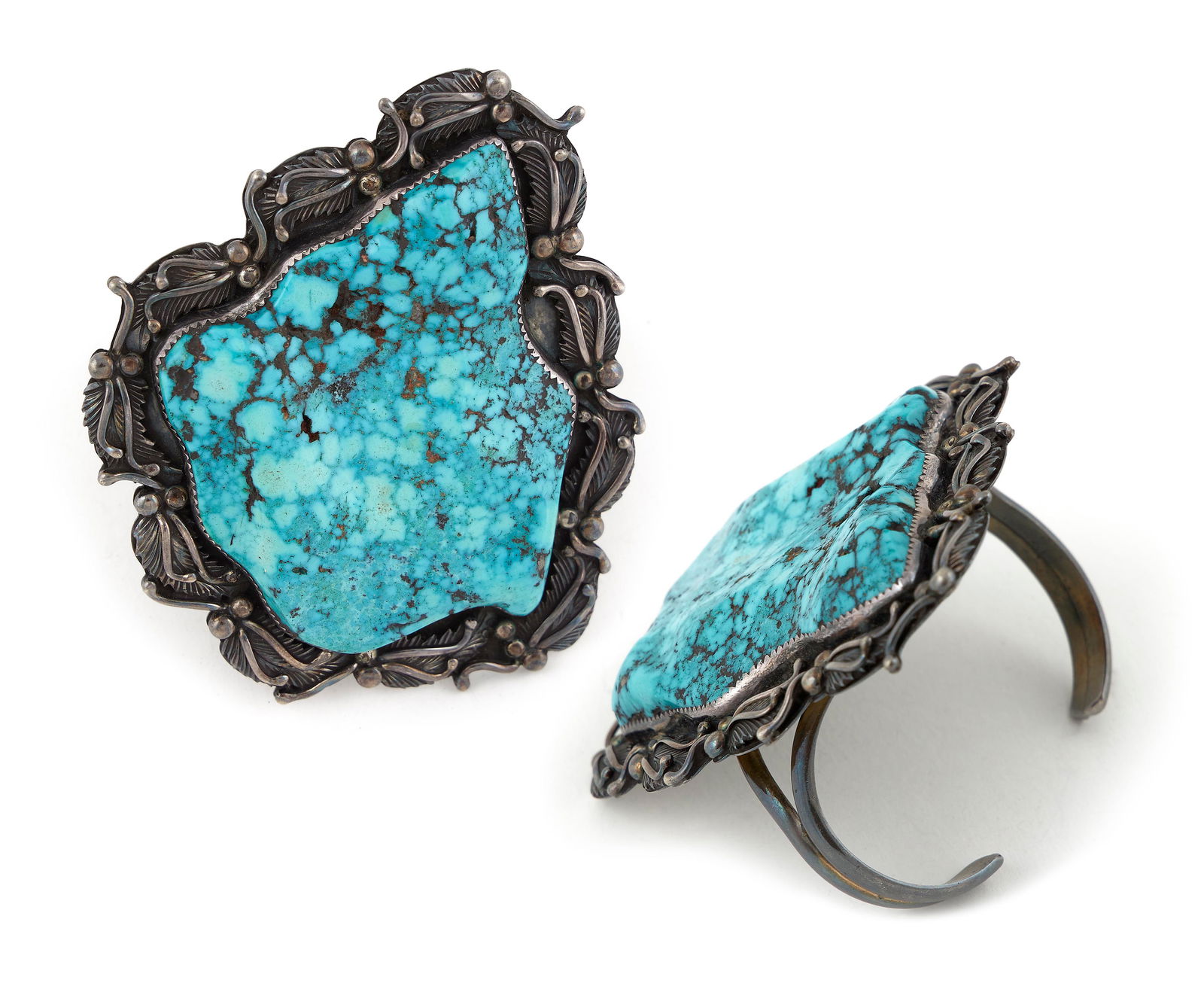 IMPRESSIVE SIGNED NAVAJO KINGMAN TURQUOISE AND SILVER BRACELET Mid-20th Century Approx. 108.5 grams. (1 of 4)