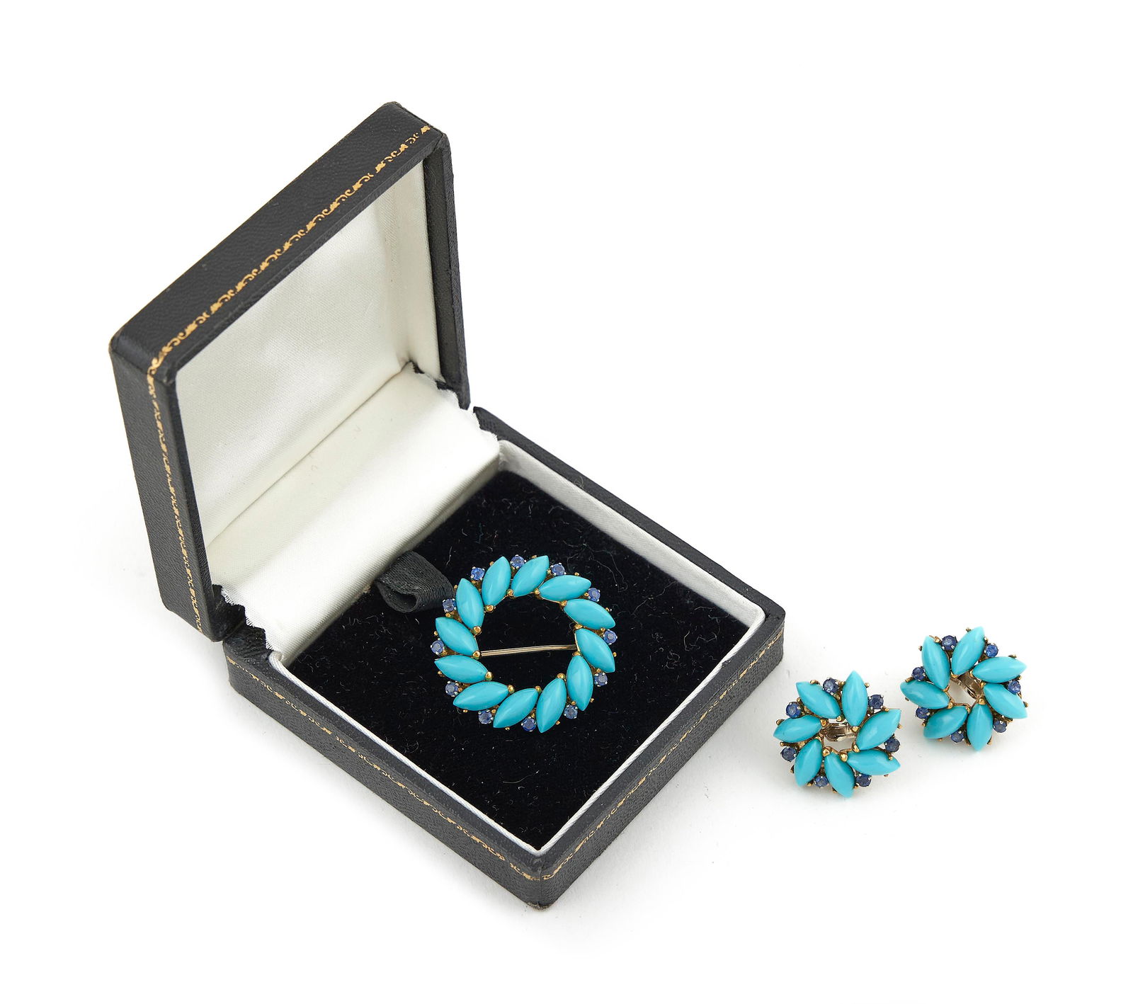18KT YELLOW GOLD, TURQUOISE AND SAPPHIRE BROOCH AND MATCHING PAIR OF EARRINGS Mid- to Late 20th (1 of 1)