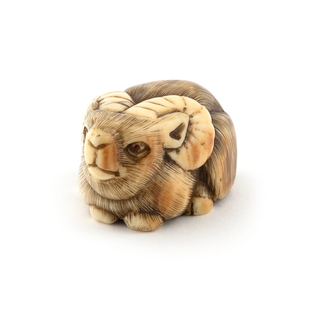 JAPANESE CARVED IVORY NETSUKE BY HAIYO 19th Century Length 1.75". (1 of 5)