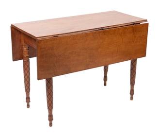 SHERATON DROP-LEAF TABLE New England, First Quarter of the 19th Century Height 30". Length 19" plus