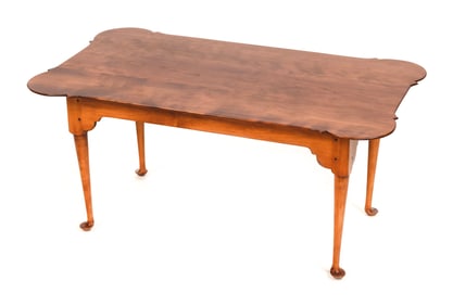 D.R. DIMES COFFEE TABLE New Hampshire, 20th Century Height 20". Length 39". Width 23".