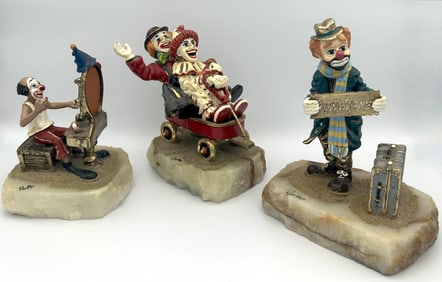 RON LEE (California, 1947-2017), Three clown sculptures., Heights from 6.5" to 8".