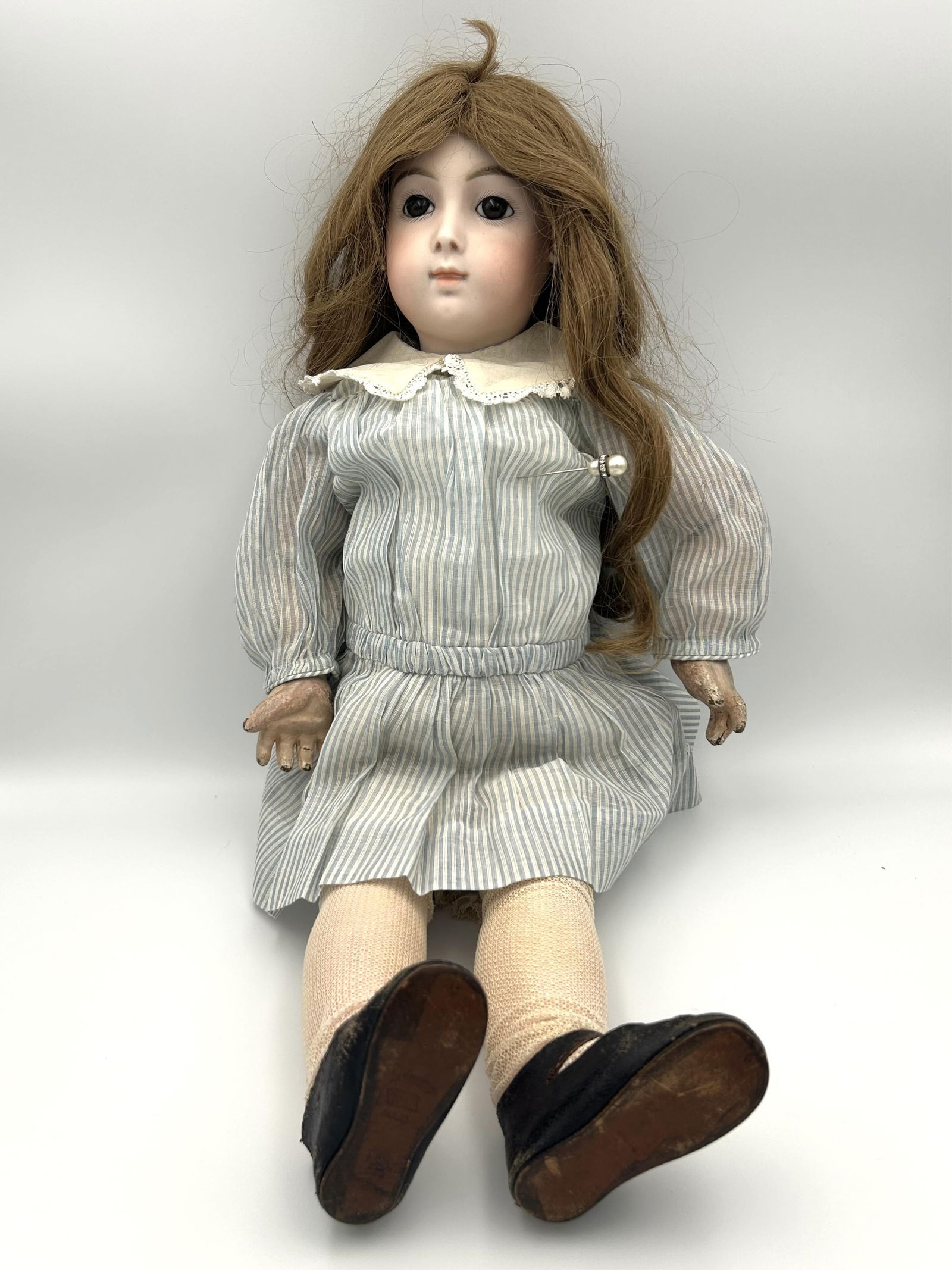 RARE JUMEAU "TRISTE" OR "LONG-FACE" BISQUE-HEAD BEBE DOLL France, Circa 1885 Height 23". (1 of 12)