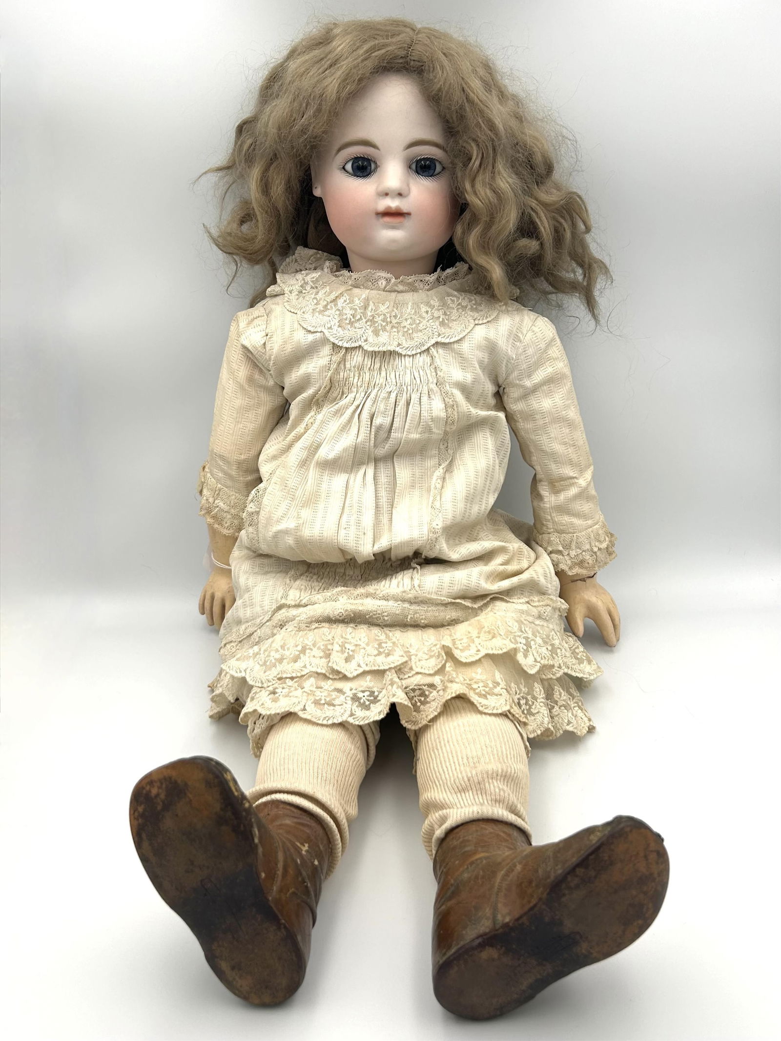 FRANCOIS GAULITER CLOSED-MOUTH BEBE DOLL France, Circa 1880 Height 28". (1 of 15)