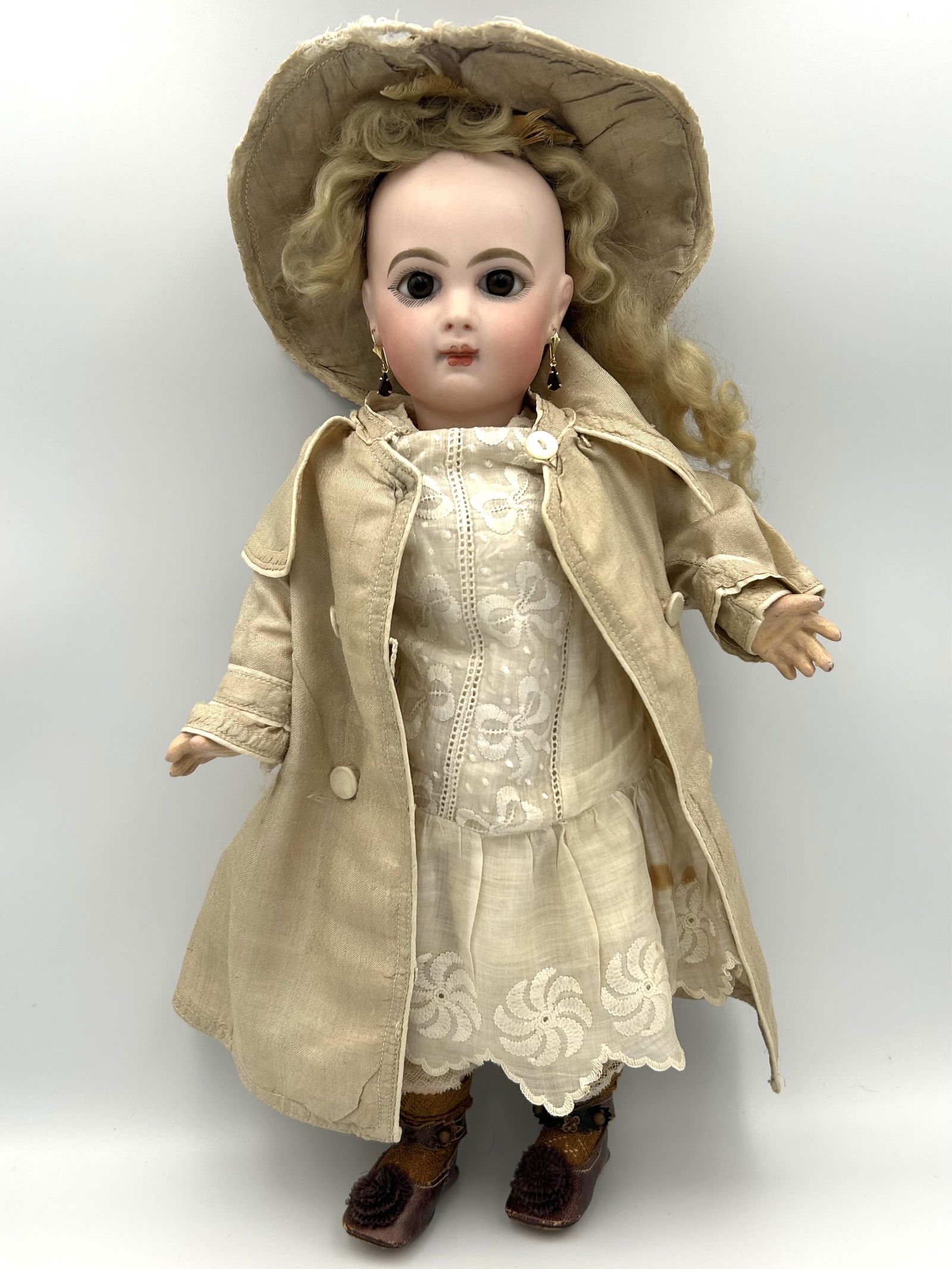 JUMEAU E6J BISQUE-HEAD BEBE DOLL France, Circa 1885 Height 15". (1 of 5)