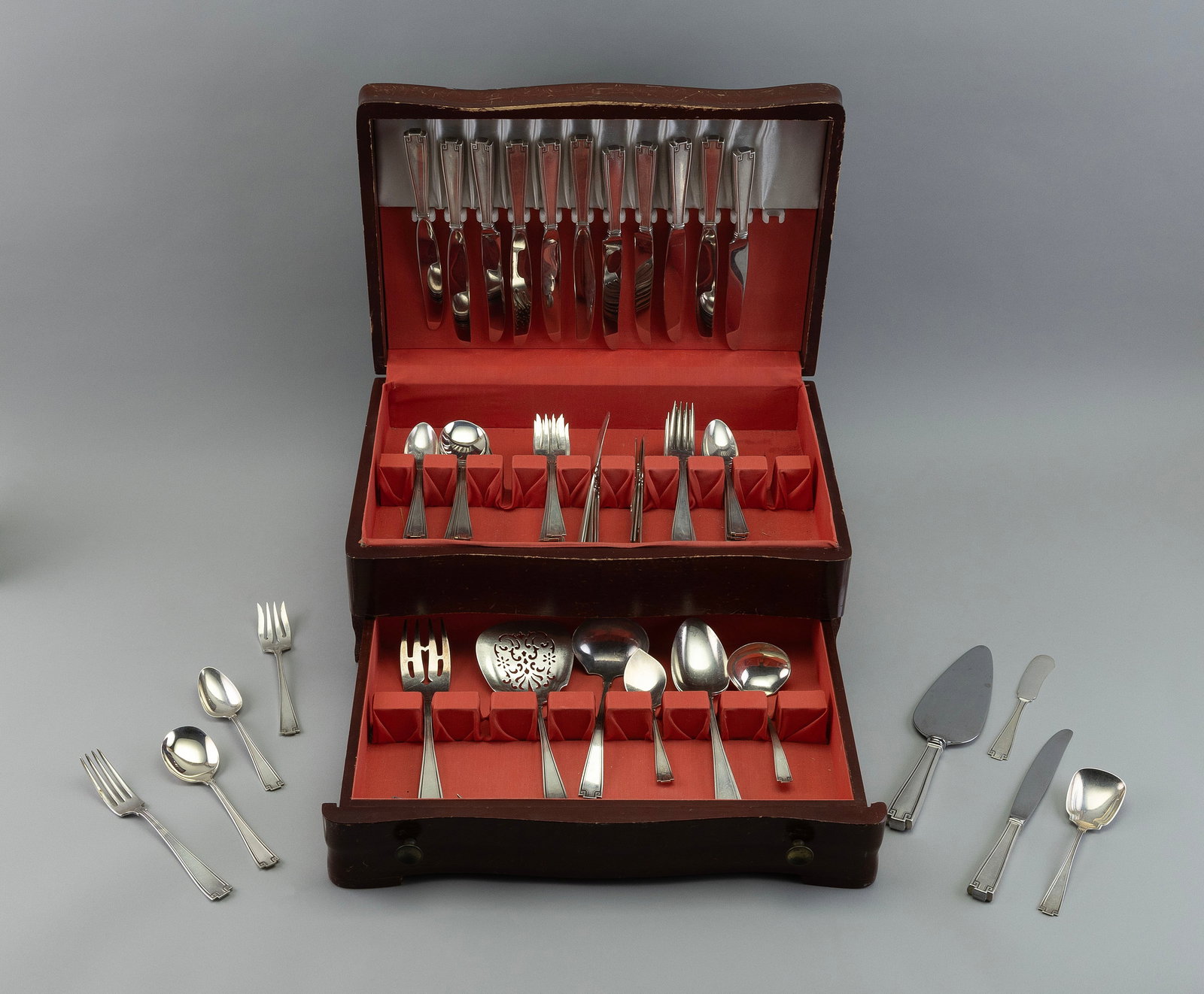 GORHAM "ETRUSCAN" STERLING SILVER FLATWARE SERVICE Providence, Rhode Island, Early 20th Century (1 of 3)