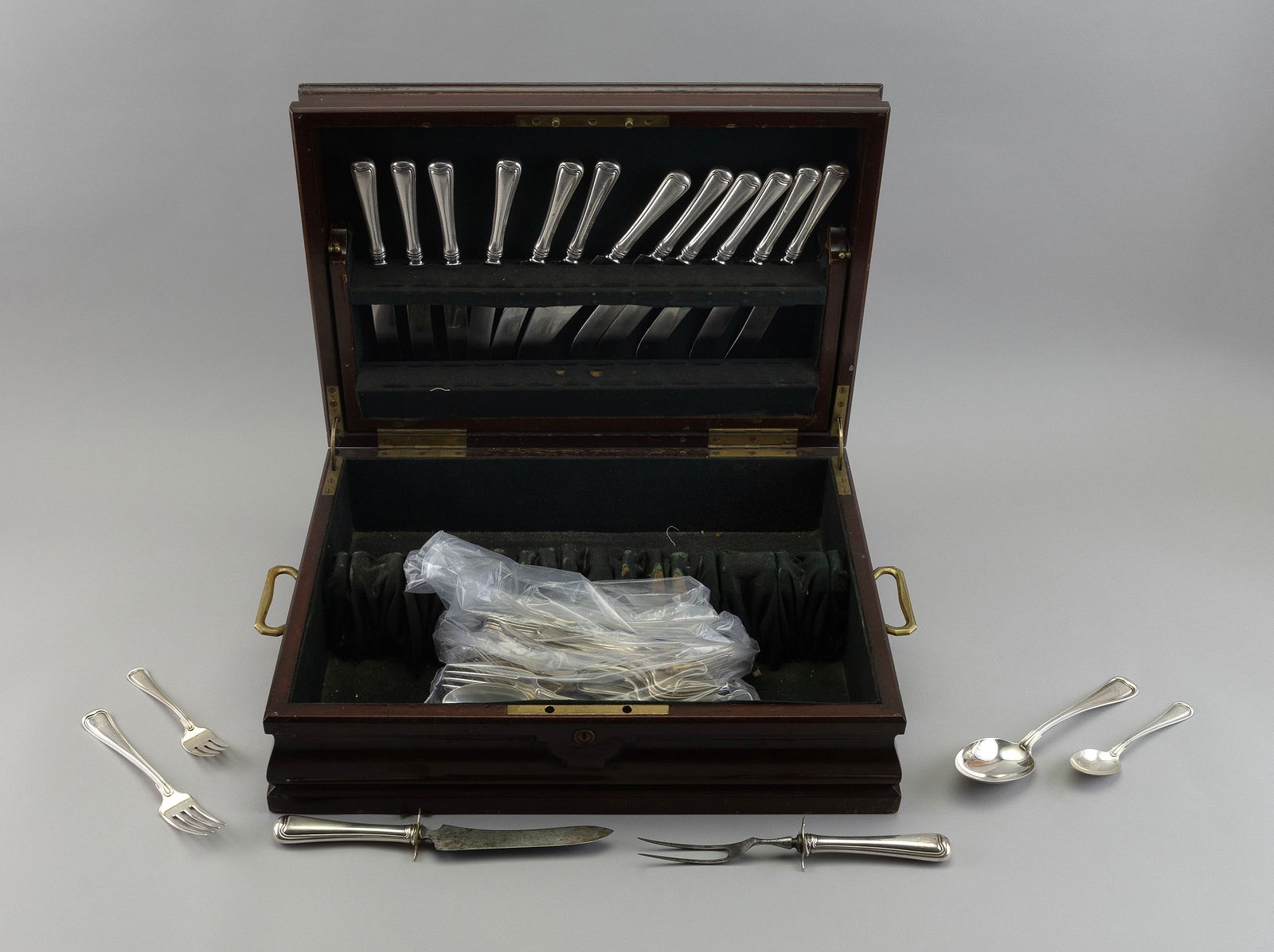 GORHAM "OLD FRENCH" STERLING SILVER FLATWARE SERVICE Providence, Rhode Island, Early to Mid-20th (1 of 3)