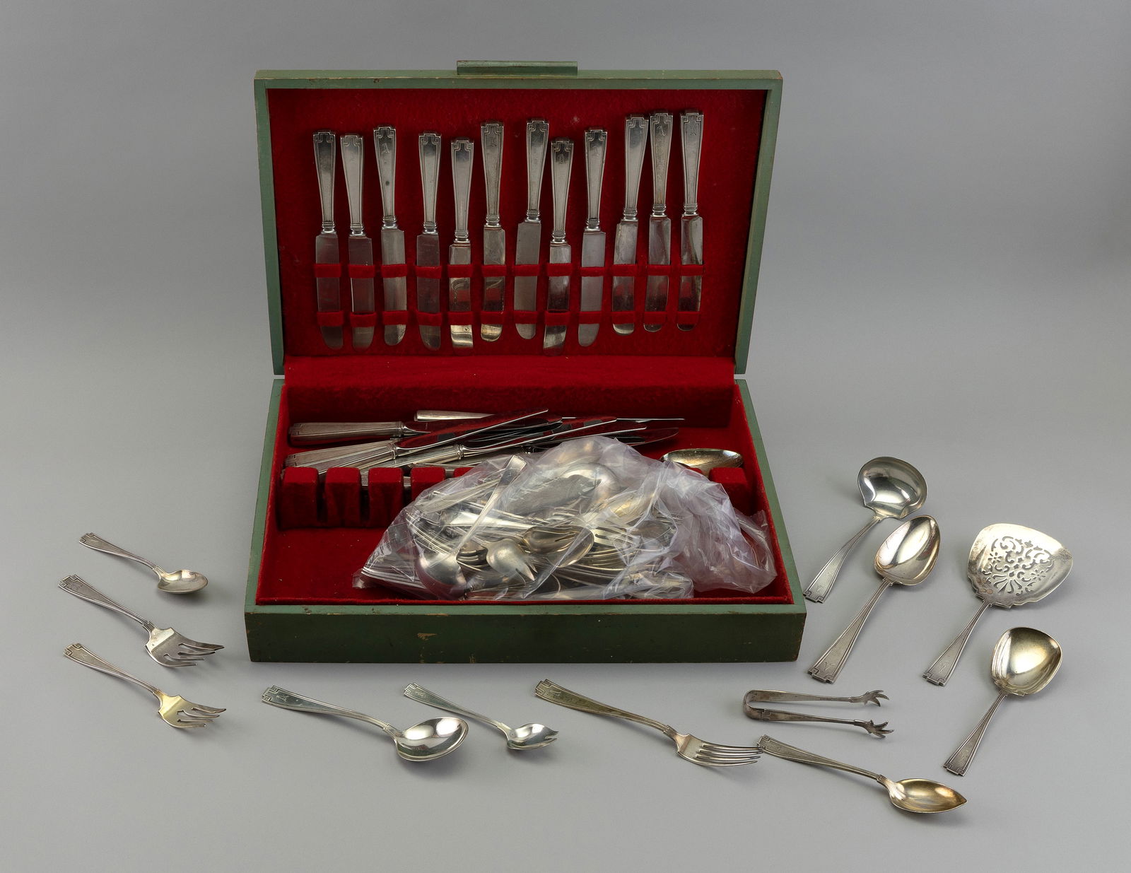GORHAM "ETRUSCAN" STERLING SILVER FLATWARE SERVICE Providence, Rhode Island, Early to Mid-20th (1 of 3)