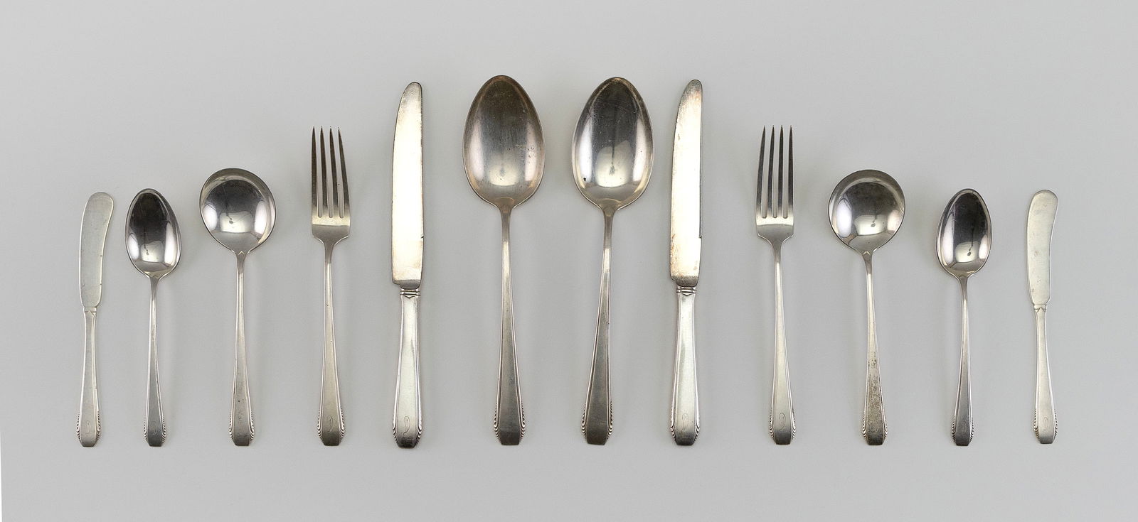 TOWLE "CASCADE" STERLING SILVER FLATWARE SERVICE Massachusetts, Mid-20th Century Approx. 53.2 troy (1 of 1)