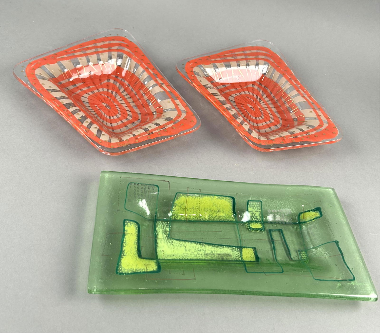 THREE PIECES OF MICHAEL AND FRANCES HIGGINS FUSED ART GLASS Illinois, Mid-20th Century Dishes 7.25" (1 of 5)