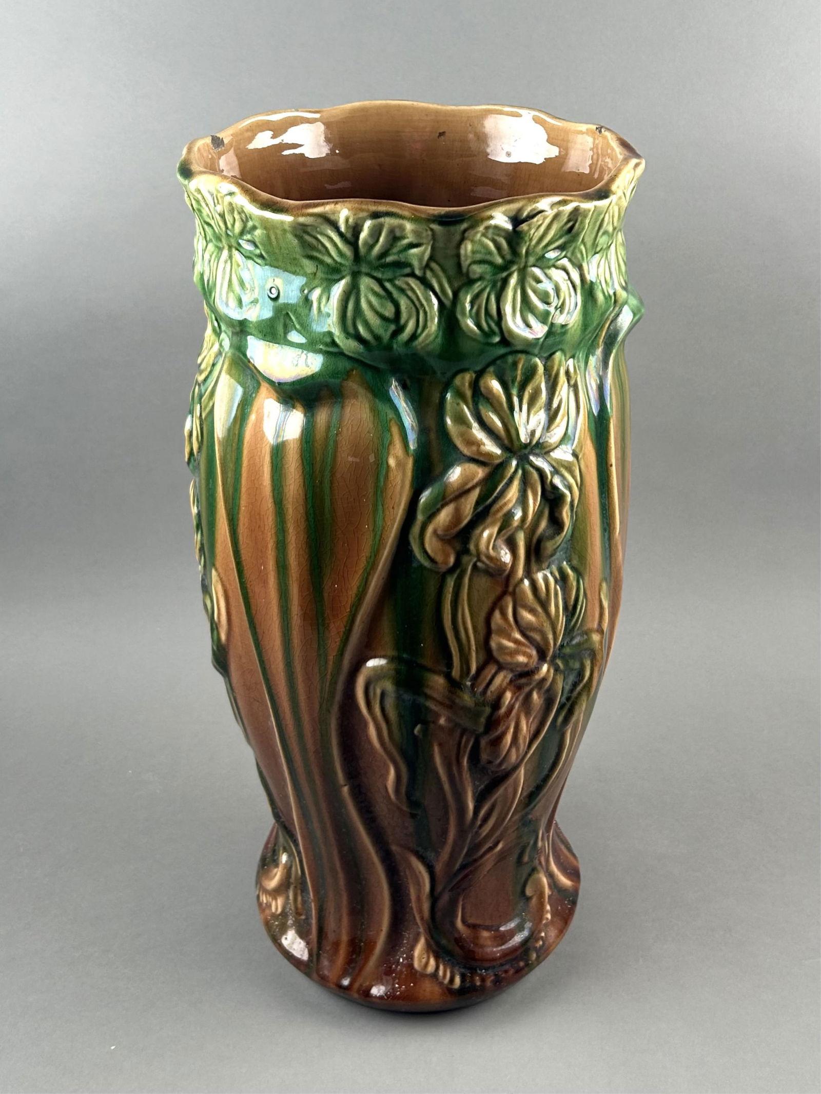 MAJOLICA UMBRELLA STAND, POSSIBLY OWENS OR ROSEVILLE POTTERY Ohio, Circa 1900 Height 20". (1 of 2)