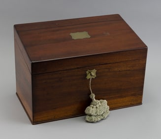 MAHOGANY DOCUMENT BOX 19th Century Height 10". Width 14.5". Depth 8".