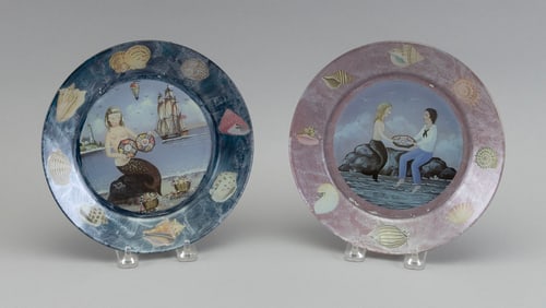 PAIR OF RALPH AND MARTHA CAHOON-DECORATED LUSTREWARE PLATES 20th Century Diameters 8".