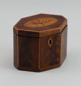 ENGLISH OCTAGONAL TEA CADDY 19th Century Height 4.75".