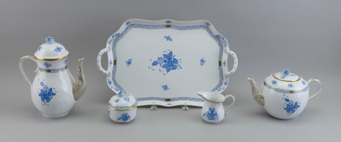HEREND BLUE "CHINESE BOUQUET" PORCELAIN TEA SET 20th Century Coffeepot height 11".