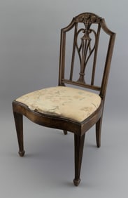 SHIELD-BACK CHILD'S CHAIR 20th Century Back height 25". Seat height 12".
