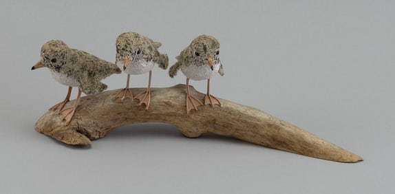 REID HIGGINS CARVING OF THREE SHOREBIRD CHICKS Cotuit, Massachusetts, 1934-2024 Length 10.5".