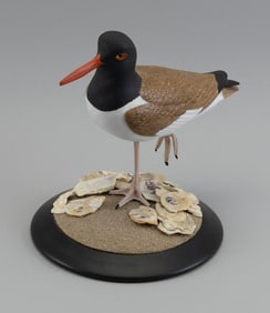 REID HIGGINS CARVING OF AN OYSTER CATCHER Cotuit, Massachusetts, 1934-2024 Height 9.75".