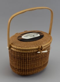 GERALD L. BROWN NANTUCKET BASKET PURSE Nantucket, Massachusetts, Contemporary Height 7".
