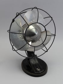 VINTAGE GENERAL ELECTRIC DESK FAN Circa 1930 Height 14".