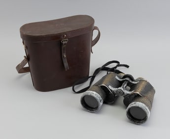 PAIR OF CASED ZEISS BINOCULARS 20th Century Case height 8". Width 8.5". Depth 3.75".