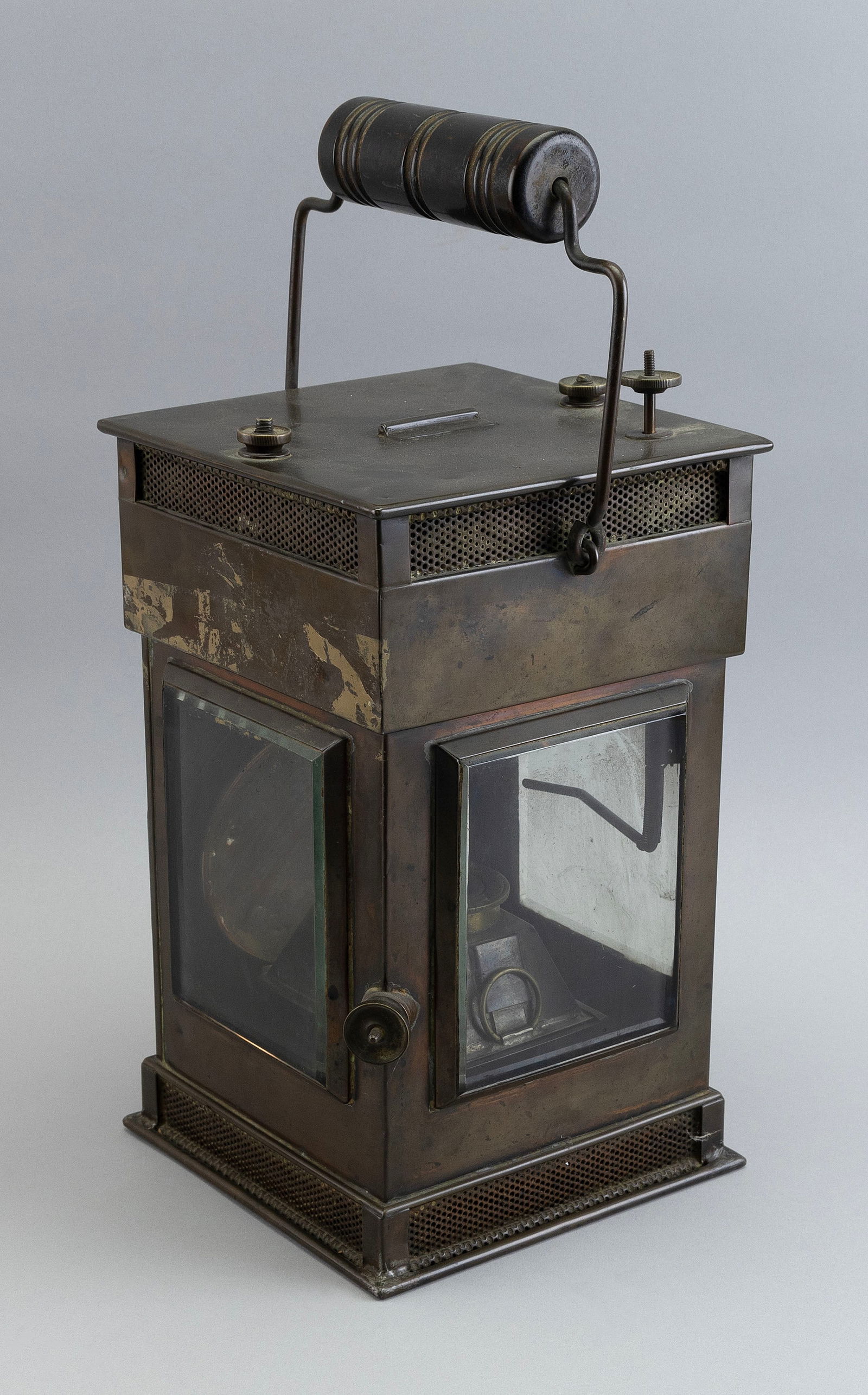 GRIFFITHS & BROWETT COPPER AND BRASS RUNNING LAMP Circa 1897 Height 12.25". Width 7.5". Depth 7.5".: GRIFFITHS & BROWETT COPPER AND BRASS RUNNING LAMPCirca 1897Height 12.25". Width 7.5". Depth 7.5".