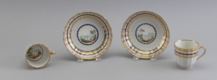 PAIR OF DERBY PORCELAIN CUPS AND SAUCERS England, First Half of the 19th Century Cup heights 2.75".