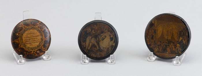 THREE ENGLISH SNUFF BOXES 19th Century Diameters from 3" to 3.5".