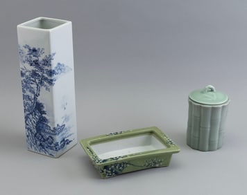 THREE PIECES OF JAPANESE PORCELAIN 20th Century