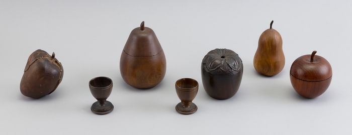 SEVEN CARVED WOODEN ITEMS Late 19th/20th Century Heights from 2.25" to 5".