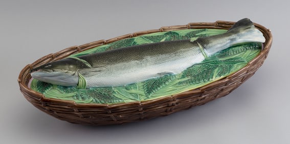 ENGLISH MAJOLICA COVERED FISH TUREEN 19th Century Height 6". Length 24". Width 10.25".