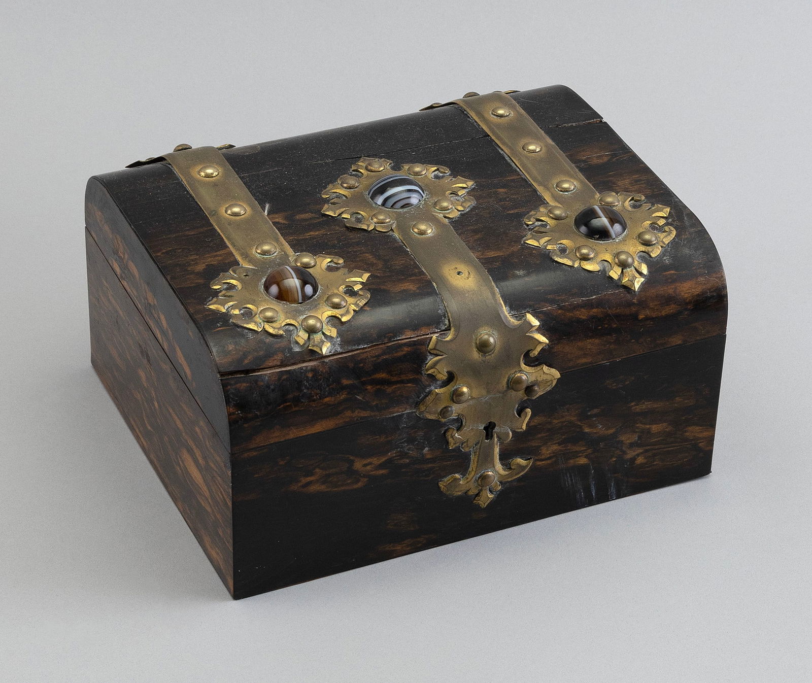 ENGLISH DRESSER BOX 19th Century Height 4.5". Width 8". Depth 5". (1 of 3)