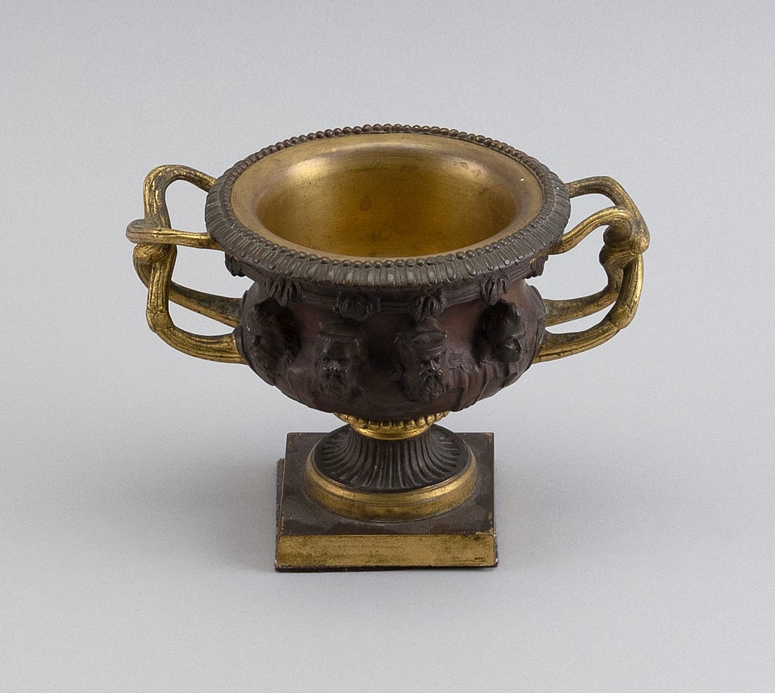 CLASSICAL-STYLE BRONZE URN Grand Tour Era Height 5". Length across handles 6". (1 of 2)