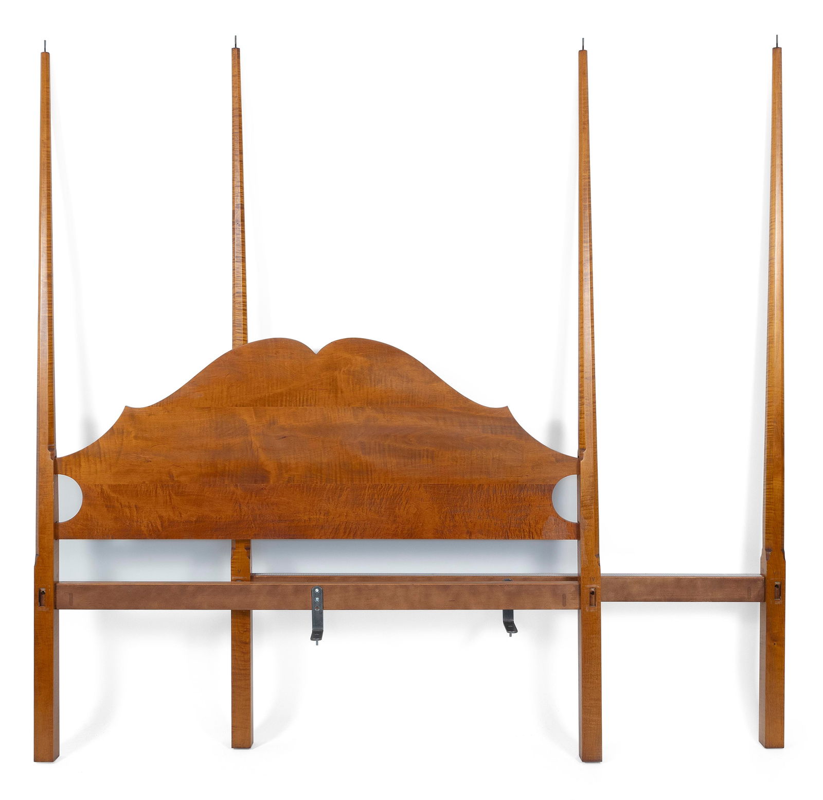 ELDRED WHEELER QUEEN-SIZE BED Massachusetts, 20th Century Post heights including finials 85.5".: ELDRED WHEELER QUEEN-SIZE BEDMassachusetts, 20th CenturyIn tiger maple. Original Eldred Wheeler label on back of headboard.Post heights including finials 85.5". Headboard height 48".