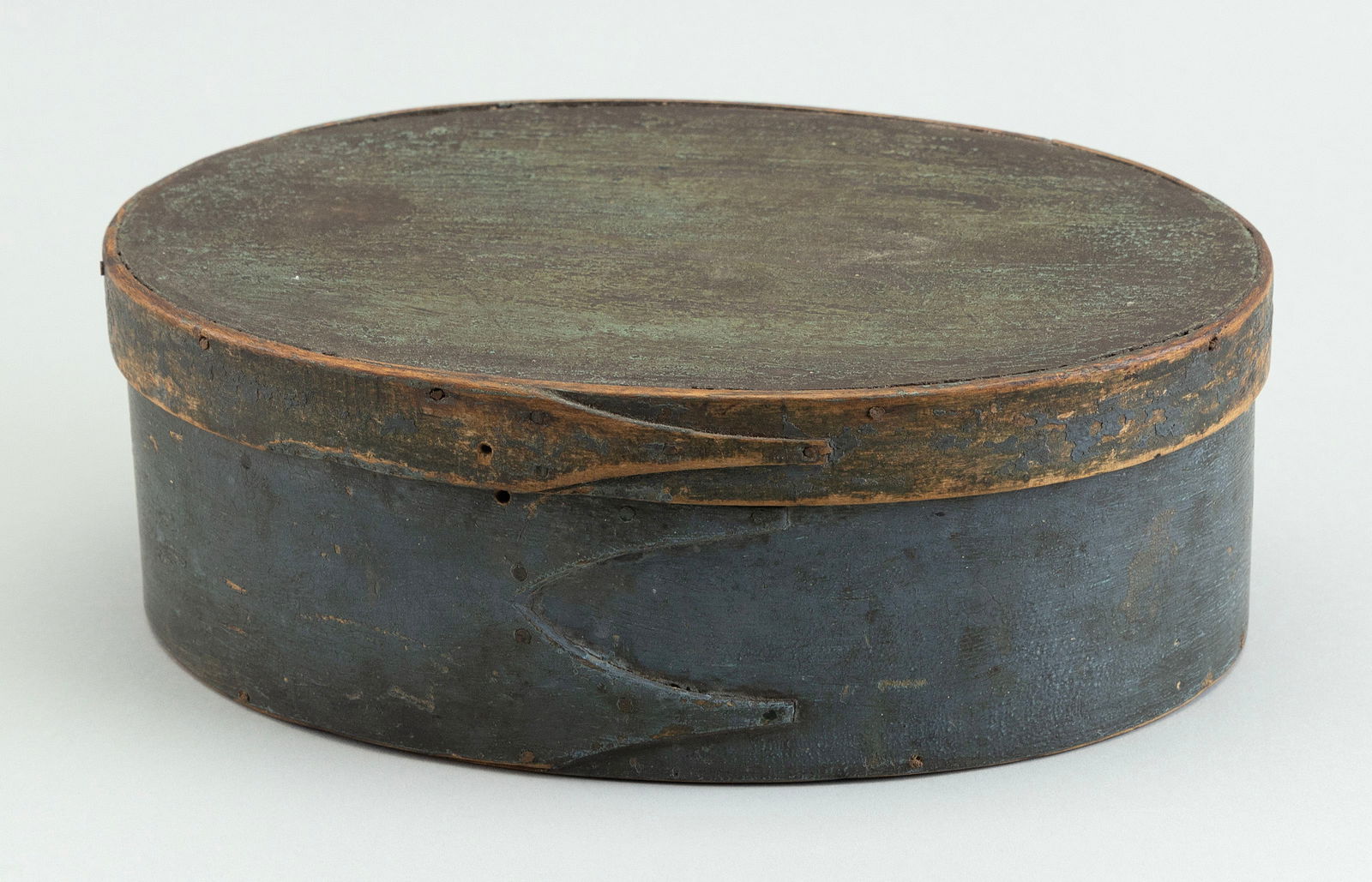 SHAKER MEASURE Late 19th/Early 20th Century Height 3.25". Length 9.25". Width 6.5". (1 of 7)