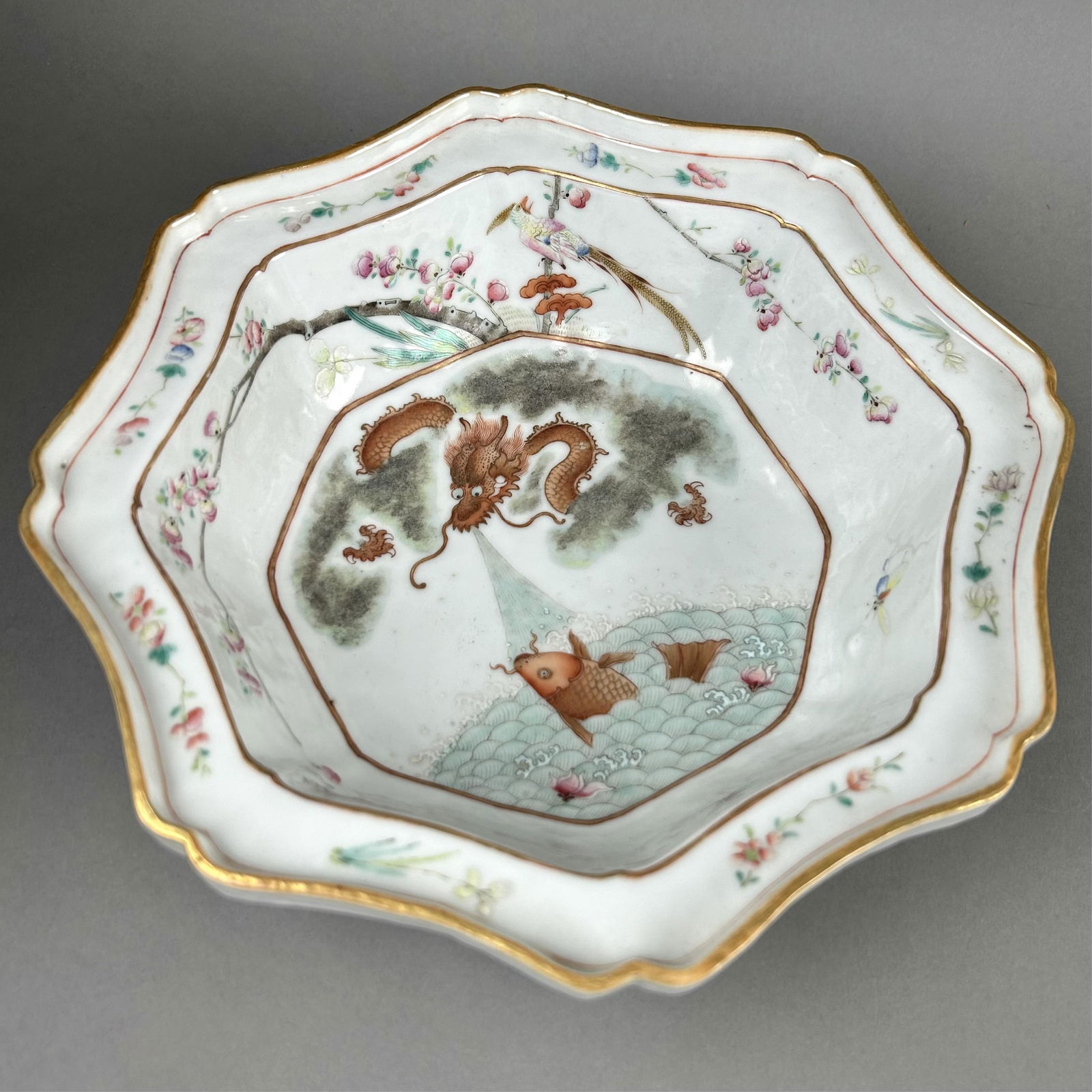 CHINESE FAMILLE ROSE PORCELAIN OCTAGONAL BOWL Late 19th Century Height 4". Length 11". (1 of 7)