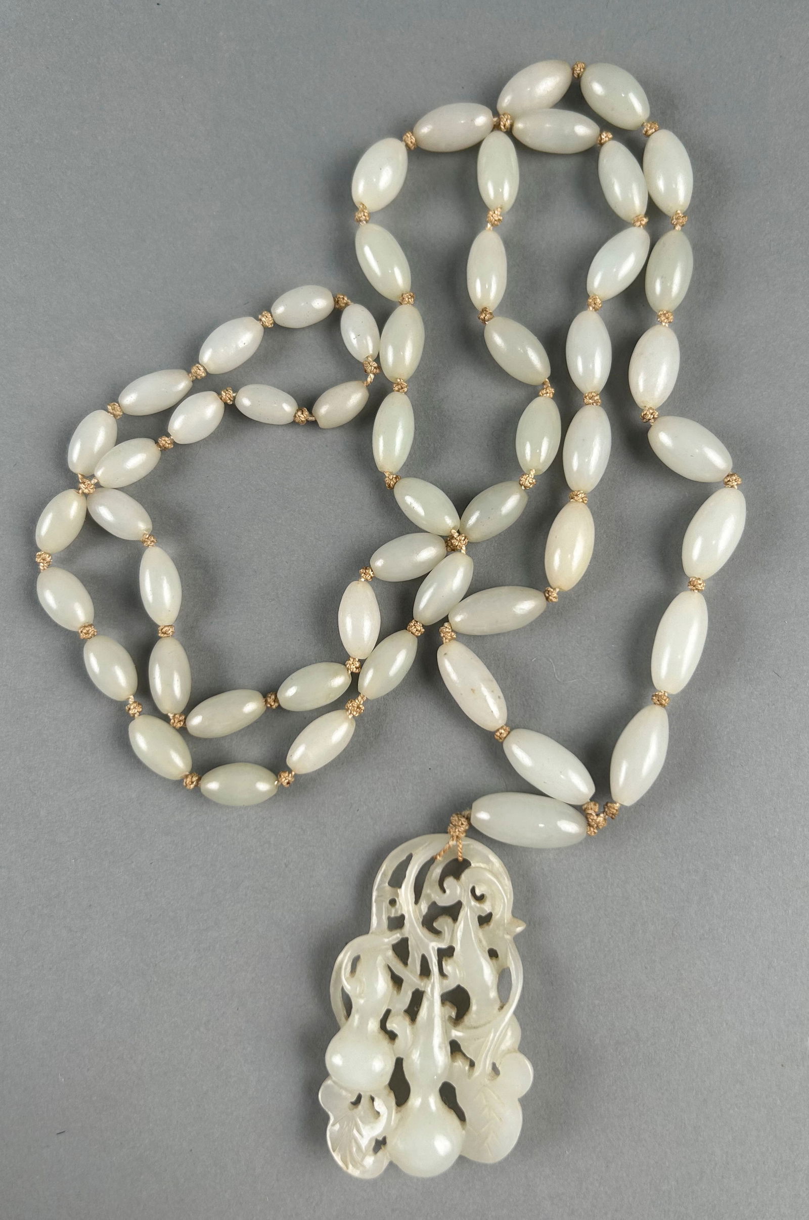 WHITE JADE BEADED NECKLACE WITH DROP PENDANT Necklace length 19". Pendant length 2". (1 of 7)